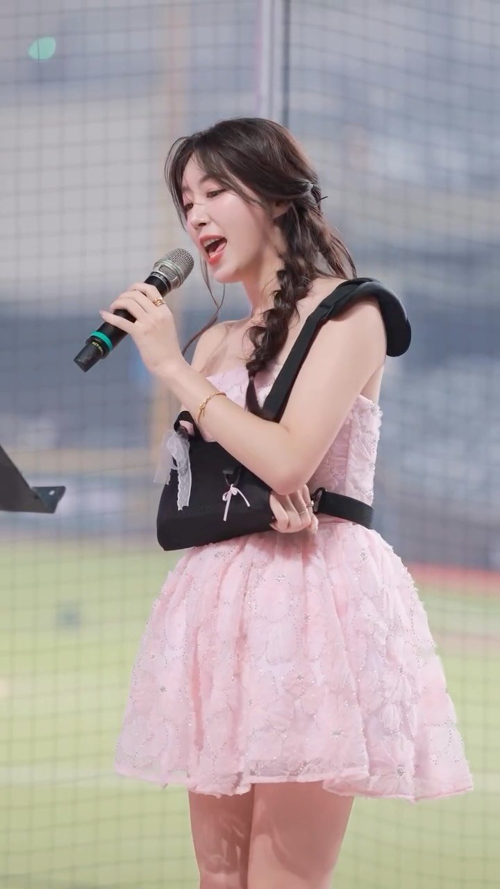 wlgus2qh 게시물 이미지: 🎤🎀🩷