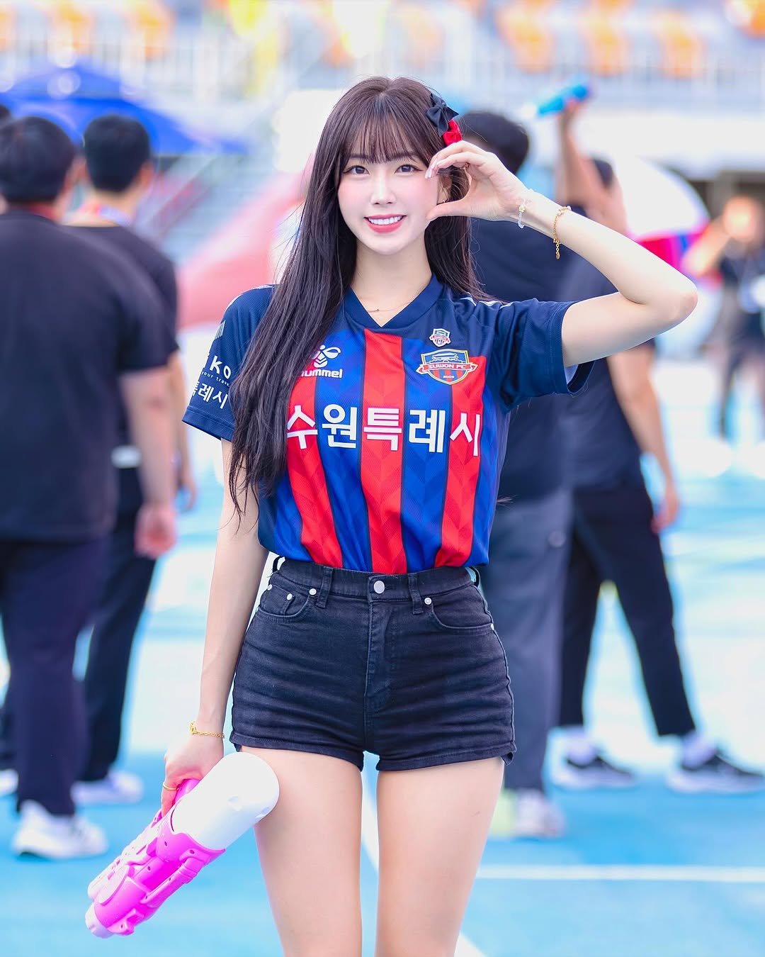 wlgus2qh 게시물 이미지: 사랑햏 수엪 🫧♥️ @suwonfc 
.
.
@ggumim_hani 머리 최고 !...