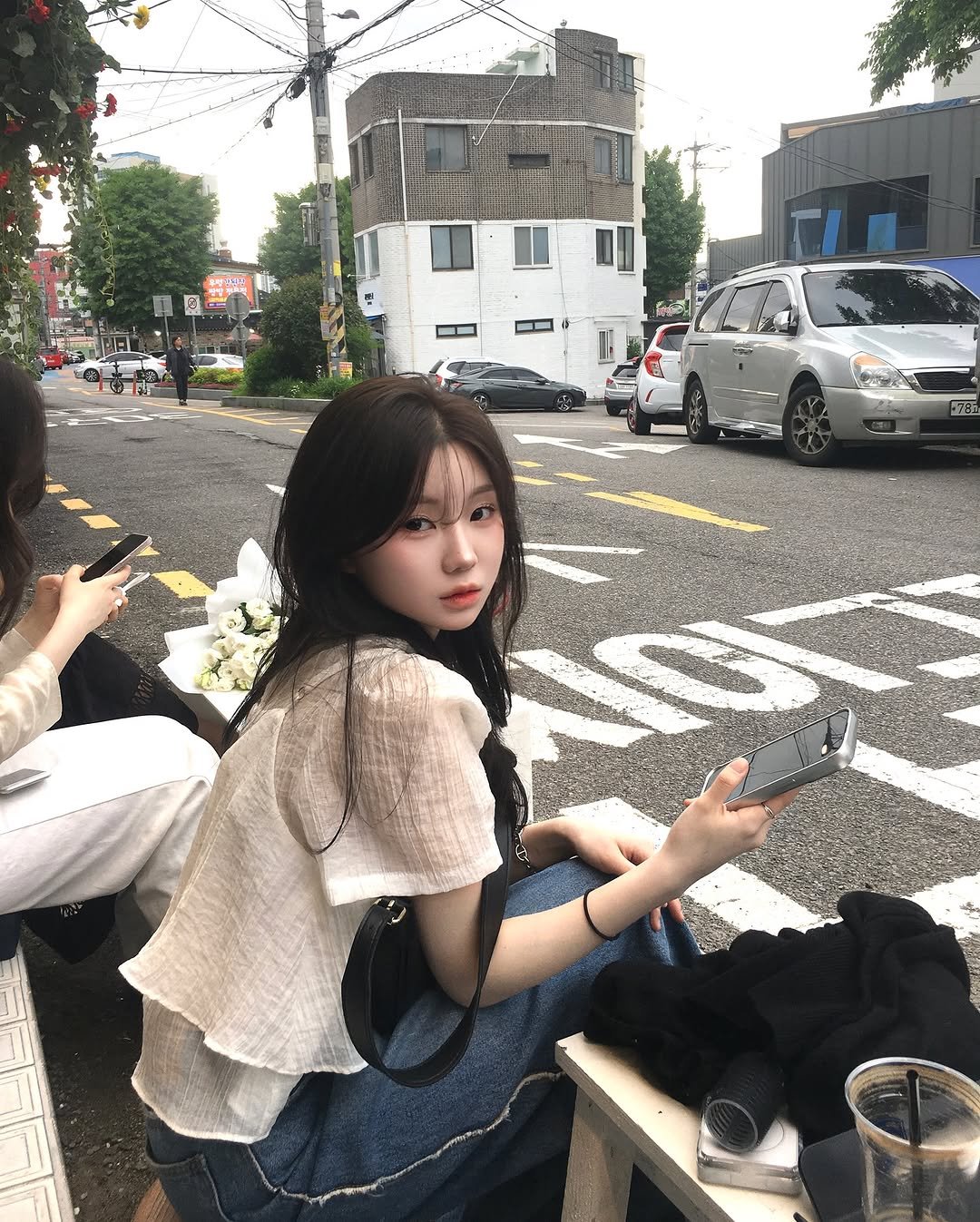 Photo by 강다인 on May 18, 2025. May be an image of one or more people, hair and top.