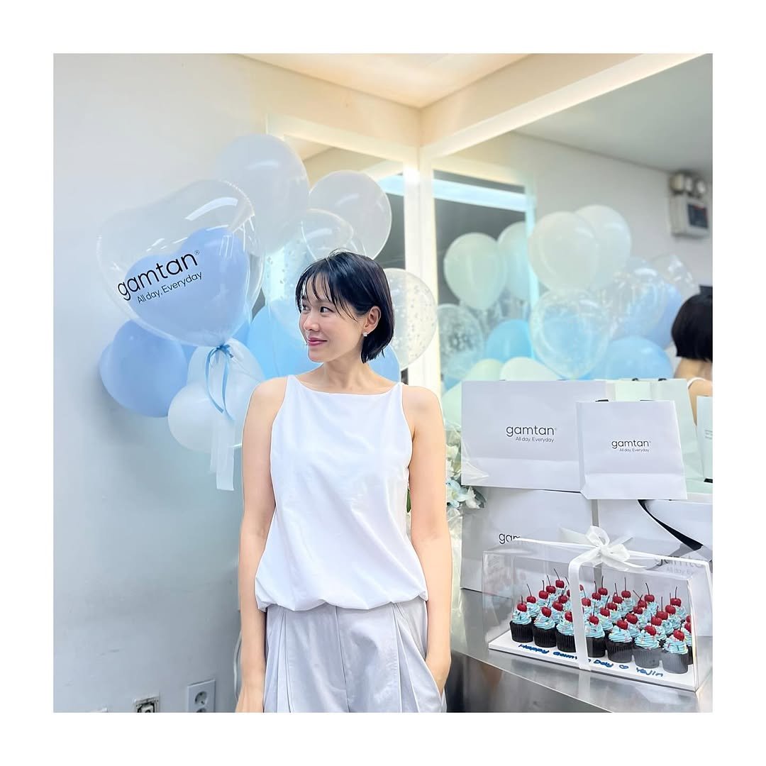 yejinhand 게시물 이미지: 감탄촬영😉 
촬영하면서 신상품을 입어봤는데 더 감탄했어요🤭 
와아….. 👍👍...