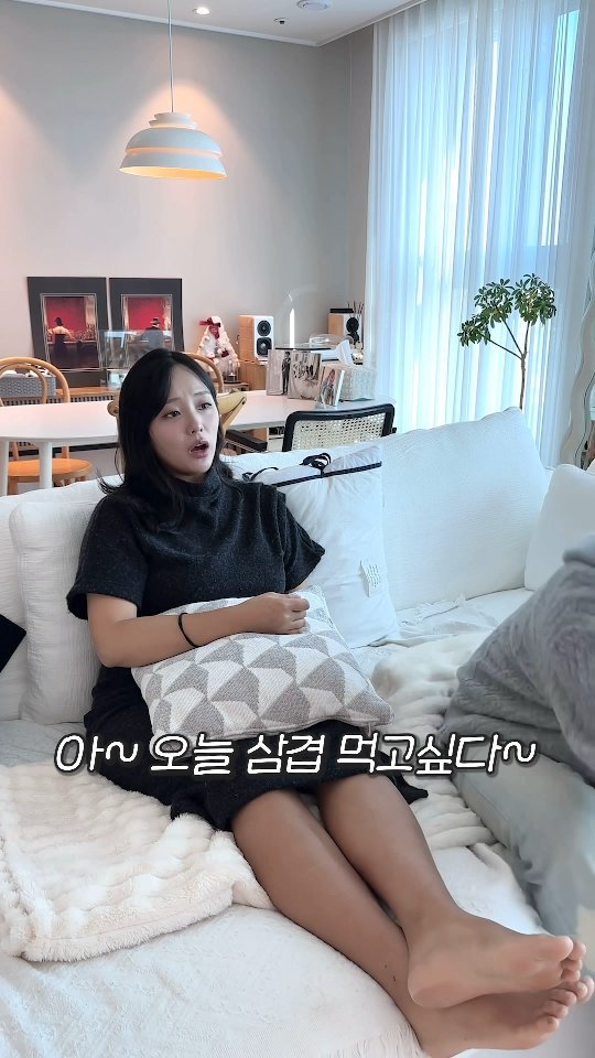 yeons_couple 게시물 이미지: #광고 오빠…우리 아기가 딸기가 먹고 싶다네…?🍓🍓🍓
⠀
저와 봉쥬가 먹고 싶다면...