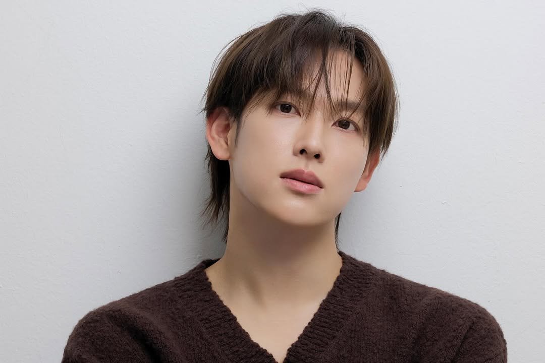 Photo by 임시완 on November 30, 2025. May be an image of one or more people and bangs.