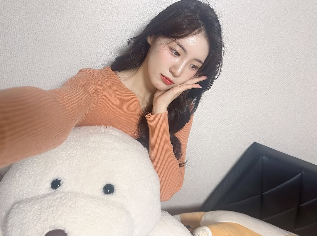 Photo shared by 채효령 on April 29, 2025 tagging @bitnaneun_salon, and @_haejunissam_. May be an image of one or more people, hair, bear and text.