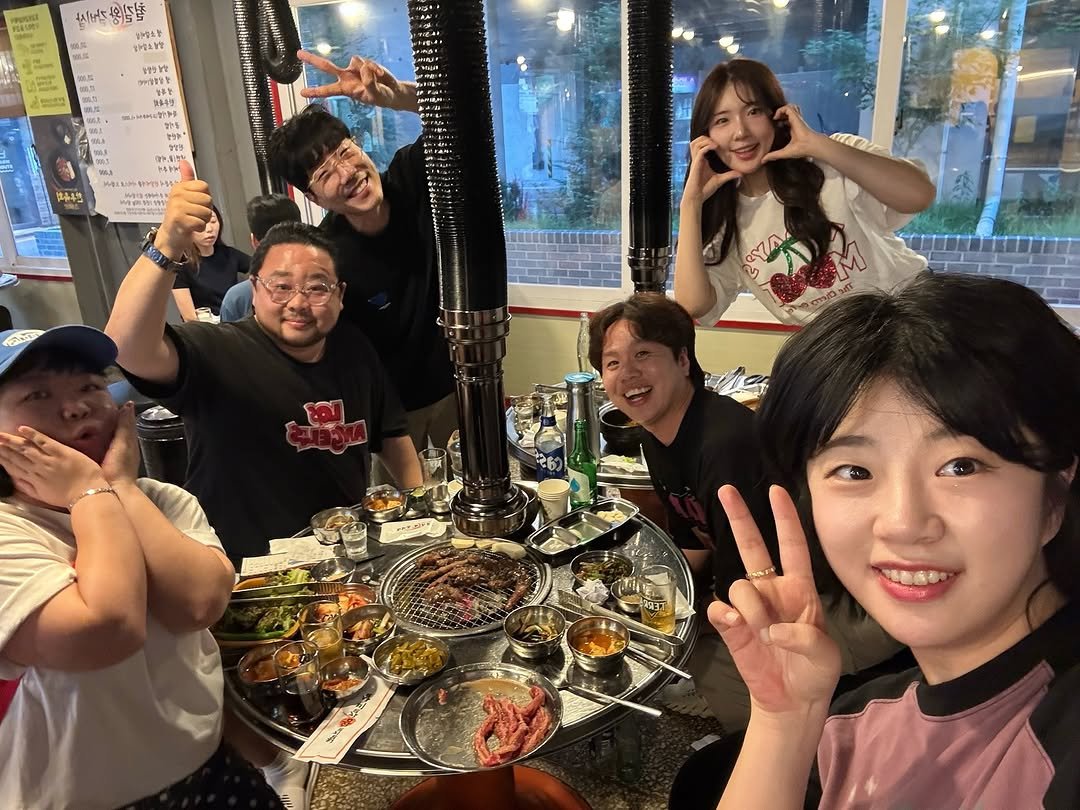 Photo shared by 채효령 on June 28, 2025 tagging @rockfish.hwe, @jsh0496, @aaaaaaa_reum, @myyouface, and @jeo_nini_. May be an image of 5 people, hot pot and text.