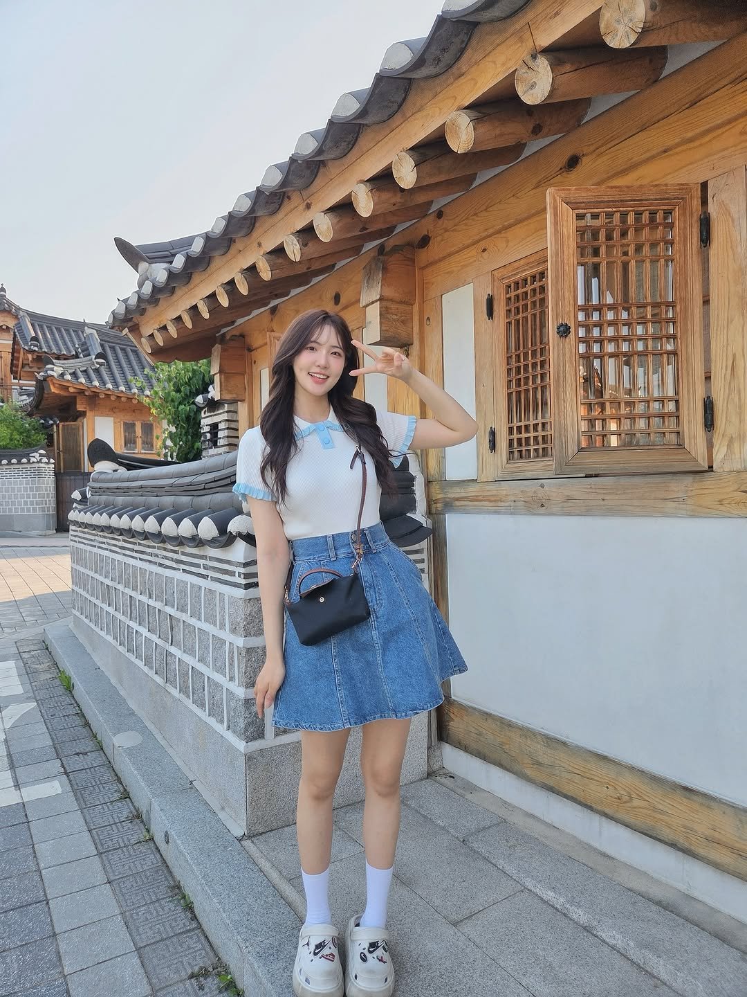 Photo by 채효령 on June 28, 2025. May be an image of 1 person, Gyeongbokgung Palace and text.