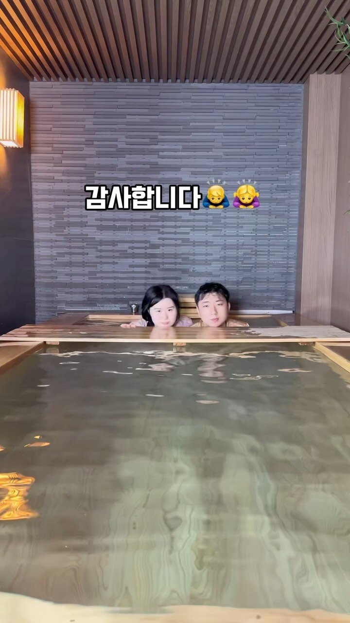 yom.ddu 게시물 이미지: 안녕하세요
여자친구와 맛집을 찾아다니는 것에 행복을 느껴 그 추억을 남기고자 시작한...