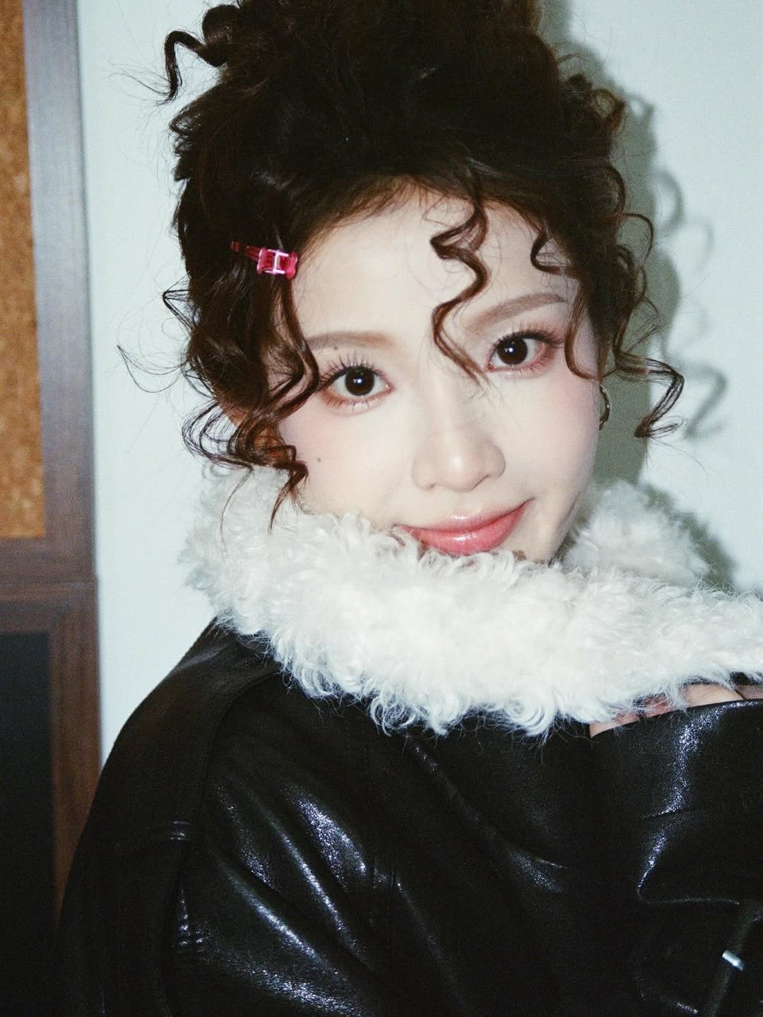 Photo by 张淼怡 on January 08, 2026. May be an image of one or more people, bangs, parka and text.